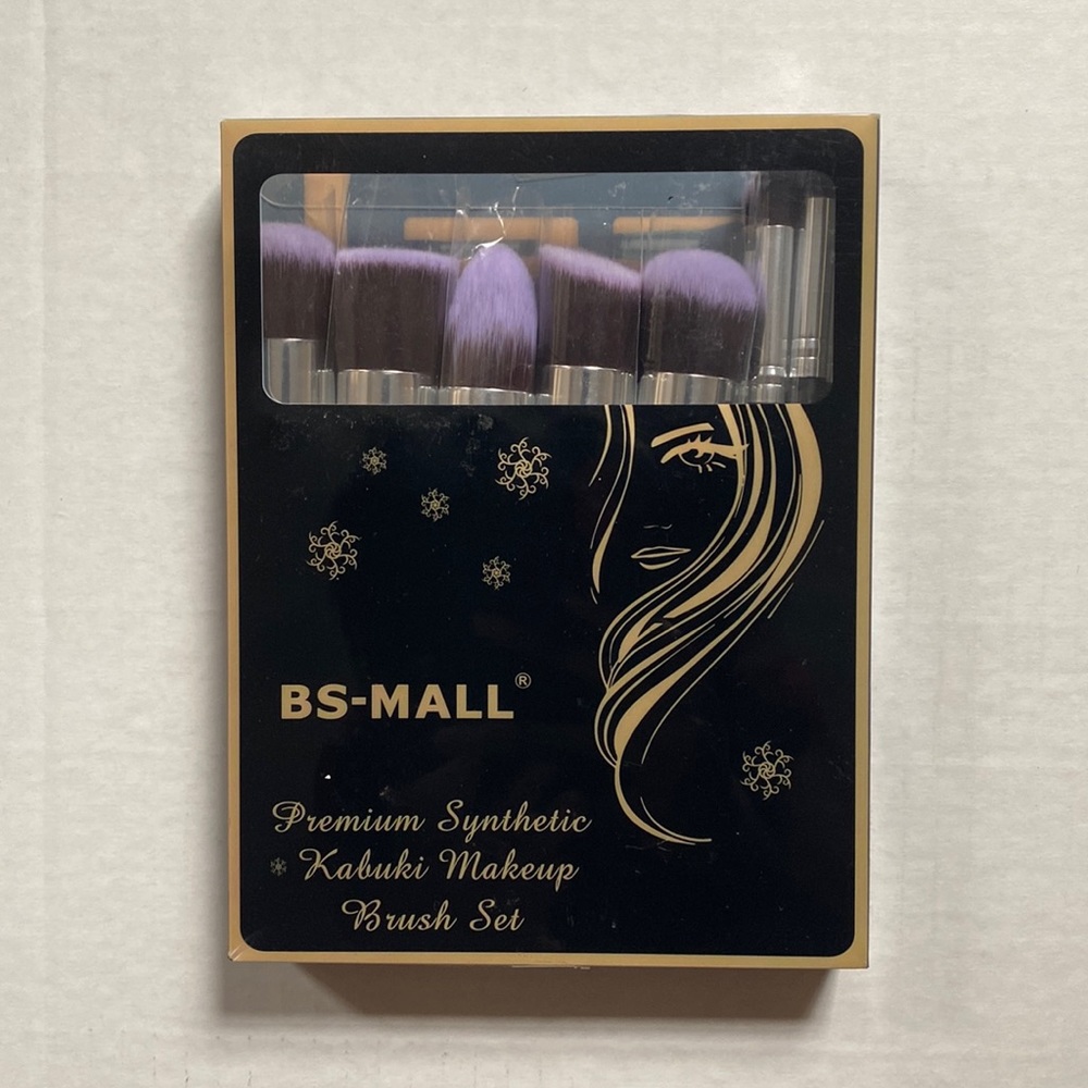 NWOT makeup brush set